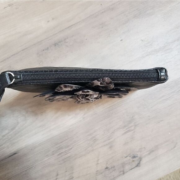 Small black wristlet - Picture 3 of 5